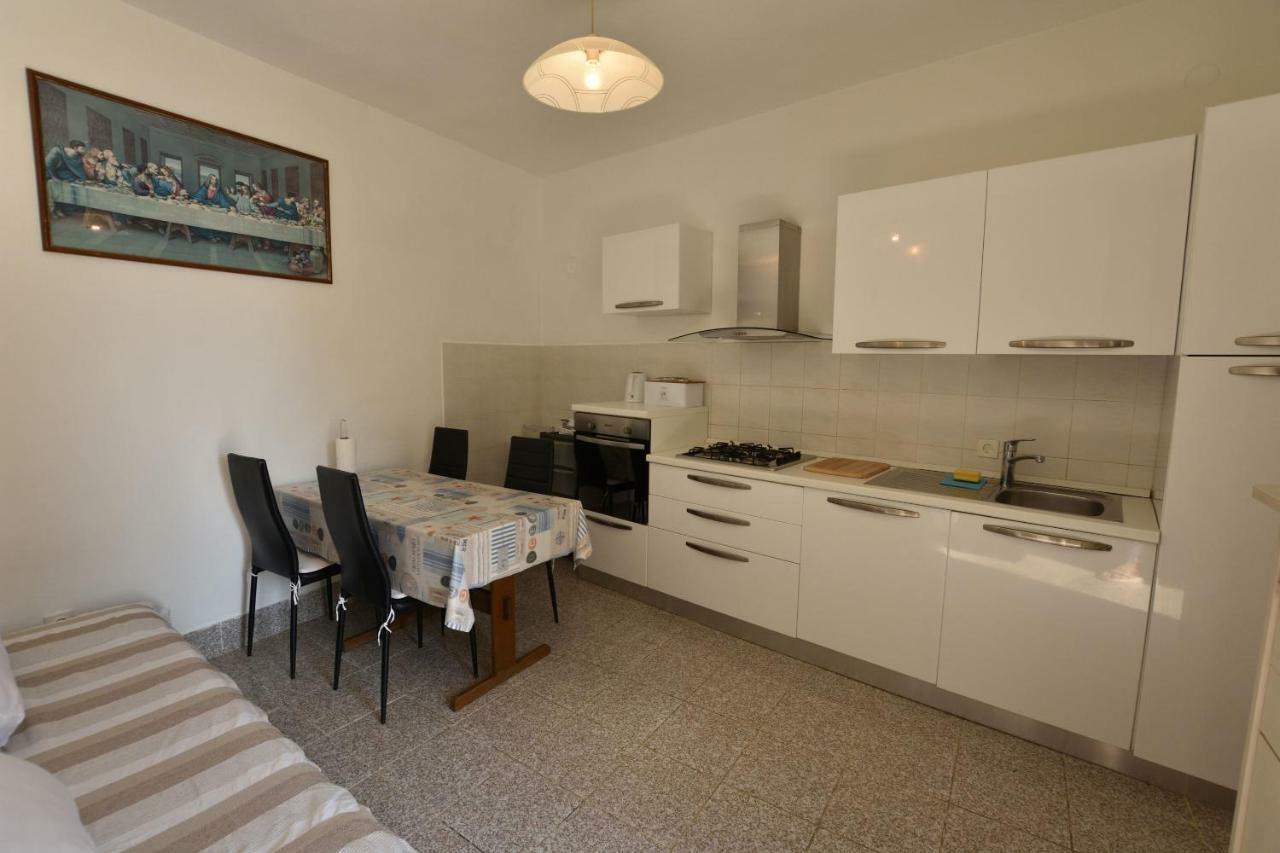 Apartment Milka Primosten Exterior photo