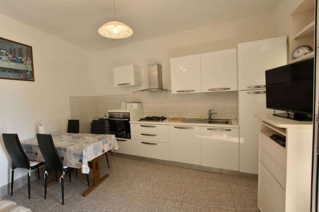 Apartment Milka Primosten Exterior photo